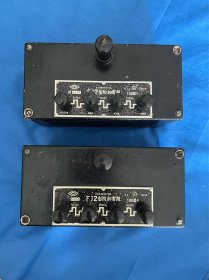 上世纪六十年代怀旧古董老物件1965年FJ2型附加电阻老电器老电阻测试仪老仪器老设备，60年代FJ2型老附加电阻仪器老电表老电器工业设备，1963年至1965年期间生产老电阻，中国哈尔滨电表仪器厂制造，整体完整保存，金属外壳，原装原件，功能不详，两台合售，尺寸成色如图，实物实图，保老保真，值得收藏摆设复古陈列道具使用，喜欢的随时联系，安全包邮！