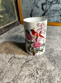 现代花鸟笔筒一只