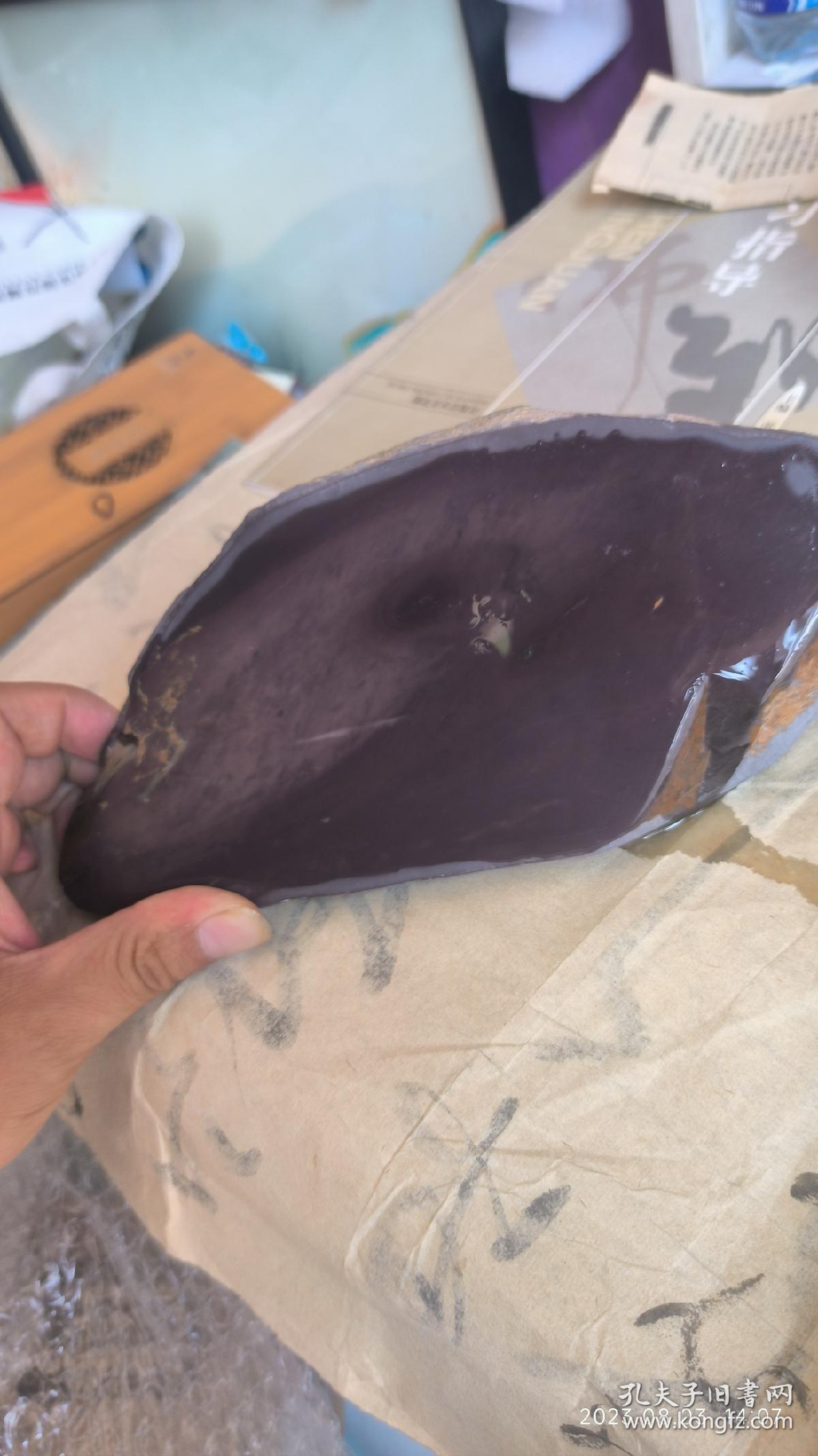 有冻岩端砚（冻很大，有金钱活眼。看着像恐龙的头，又像条鱼。反面亦像鱼）