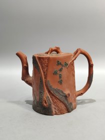 老珍藏，《楊鳯年製》底款，盖款［鳯年］，松桩老紫砂壶一把，包浆自然，保存完整，收藏的佳品。