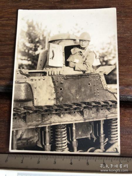 民国抗战时期日军坦克里的鬼子原版老照片