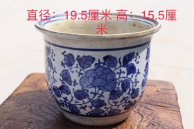 老青花手绘花盆，画功精细，瓷质细腻，直径19.5厘米，高15.5厘米