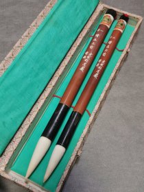回流80年代武林邵芝岩玉荀，玉笋笔“精品玉荀”，礼盒内应有三支，三号没有了，估计用了，还有一号和二号两支。出锋5.2和4.6，直径1.5和1.4。稀有品，值得收藏。