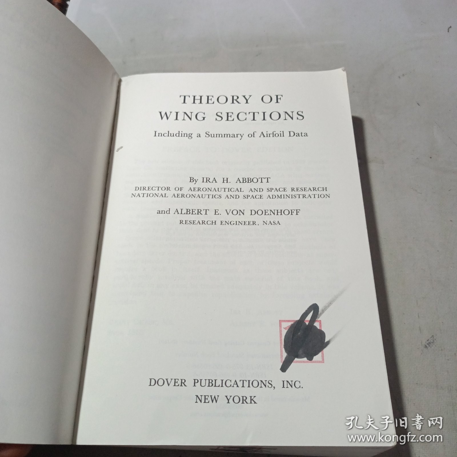 Theory of Wing Sections：Including a Summary of Airfoil Data (Dover Books on Physics)