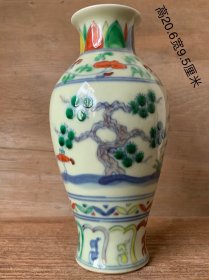 旧藏明成化斗彩松竹梅赏瓶，品相见图