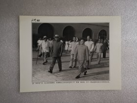 老照片：1963年7月，刘少奇同周恩来、朱德等到北京机场欢送邓小平、彭真、杨尚昆、刘宁一等赴莫斯科参加中苏两党会谈