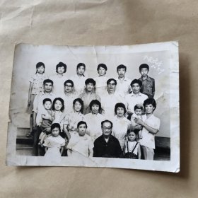 1984年黑白照片，全家欢乐【23】