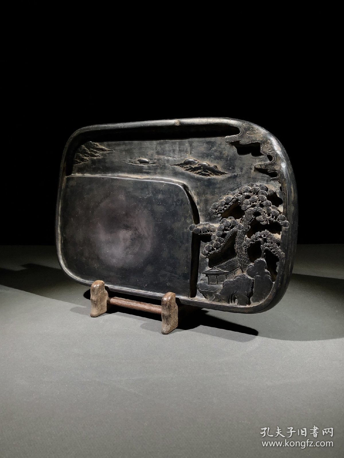 端砚山水美景款：钱元章