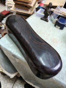 红木枕头，长30厘米左右，纹路漂亮，品相好