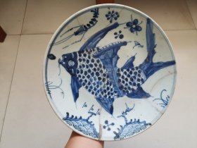 清早期，偏口鱼题材盘子标本一个，碎了，尺寸26cm，品如图所示喜欢的联系