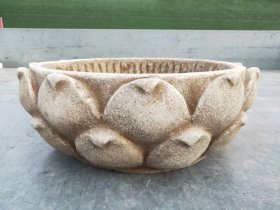 清代汉白玉莲花盆 包浆老辣，样式精美，品相如图