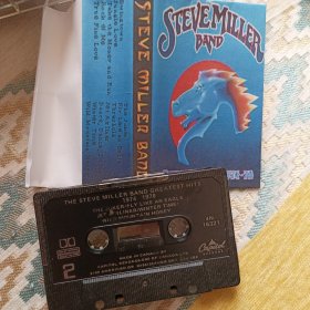 打口磁带 : STEVE MILLER BAND （布鲁斯摇滚名人堂成员）乐队精选辑 ，原封面已经损毁，为了便于查看，自己用A4纸打印了一个封面。