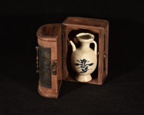 大唐明皇李隆基大盈库青花花卉纹注子水滴古盒子.