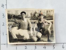 50年代初中国人民解放军与篮球合影照片(老军人8路军张桂梅、杨学坤相册，时间跨度从抗日战争时期的8路军到七八十年代)