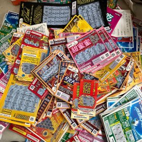 福利彩票、体育彩票一堆几百张，20多个品种