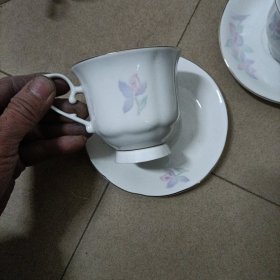 精细骨瓷咖啡杯，粉色花，高足器型，清秀典雅