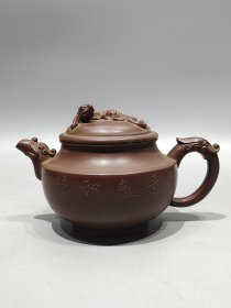 老珍藏，《徐汉棠製》底款，盖款《徐汉棠》刻绘老紫砂壶一把，保存完整，收藏的佳品。