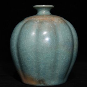 汝窑冰裂纹瓜棱瓶，高14.7cm直径13cm