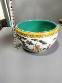 粉彩罐
