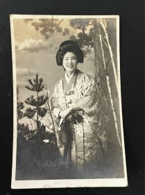 民国日本美女照片一张，长7厘米，宽4.5厘米，包老包真。