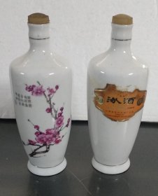 老汾酒梅花酒瓶一对