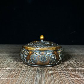 纯铜浮雕龙凤聚宝盆烟缸，高6.5厘米，宽9.8厘米，重428克