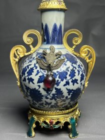 铜镶青花瓷花瓶 尺寸：长宽高8.4/8.4/18厘米