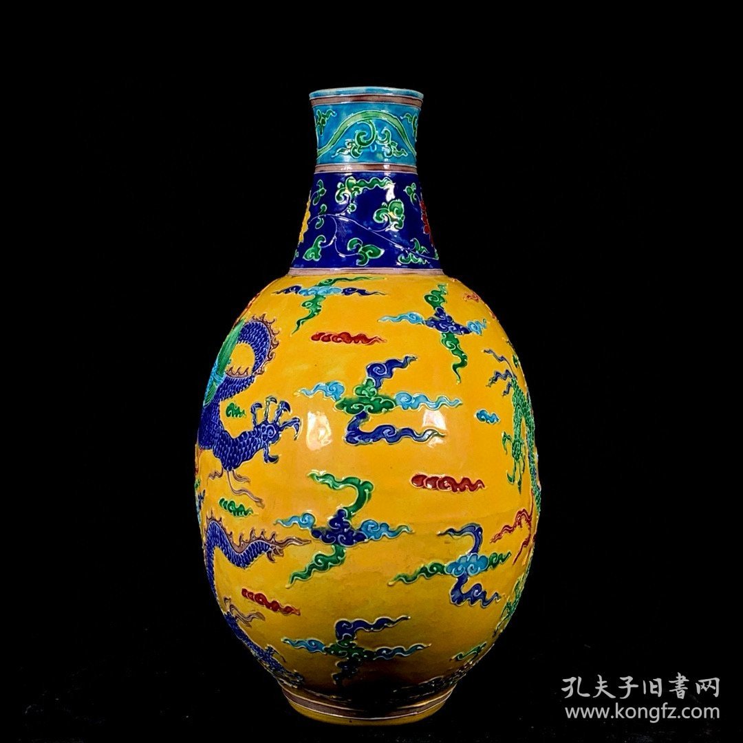 明永乐珐华彩龙纹扁瓶， 高28厘米，最大直径22厘米