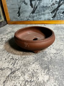 80年代，宜兴三足小圆鼓紫砂花盆，口磕y