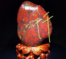 太罕见啦！这方【3500克22*15.8*6cm】超大【馆藏级】极品大红袍画面【鸡血玉】【大千世界】有个罕见的“千”字，一笑千金、大千世界等等，寓意美好，估价一亿多元的中国四大奇石《岁月》等都是此类图案石【赠高档香樟木精雕底座】【终身保真】【作为贵重礼品赠送国际知名人士】用护肤油养护更靓丽【同类产品拍卖会估价1.5亿港币，数百万成交的很多】类似品相鸡血石1千多万元成交】赶超鸡血石，色彩天然艳丽