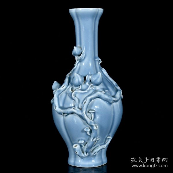 清乾隆天青釉捏花九桃纹橄榄瓶 31/15厘米