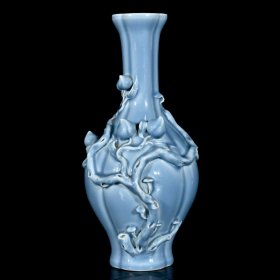 清乾隆天青釉捏花九桃纹橄榄瓶 31/15厘米