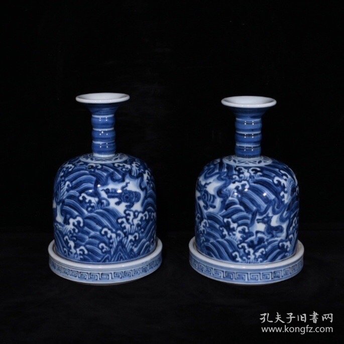 大明宣德青花海水海怪纹摇铃尊20×13厘米