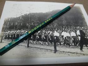 1928年。日本昭和三年。日本滋贺县悠纪斋田修祓式照片两张。祈祷祭祀耕作者男女队伍。银盐照片两张。