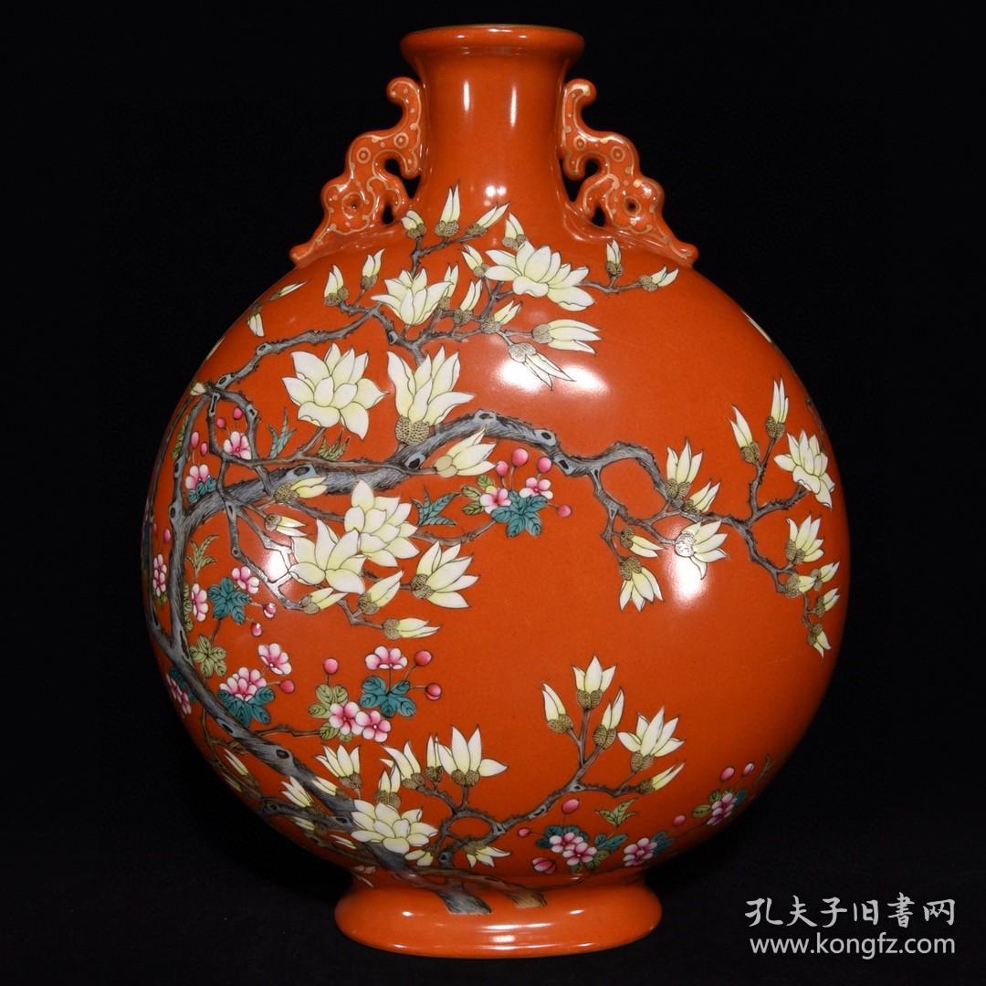 清乾隆粉彩玉兰花纹双耳扁瓶   31.4×24×11.5