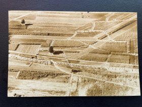 民国武汉会战，日军航拍我军战壕照片式明信片。长13.5厘米，宽8.5厘米。