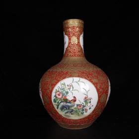 《精品放漏》全品相清瓷器收藏 清乾隆：珐琅彩鎏金浮雕开光花鸟纹天球瓶一对
高宽：57*35cm