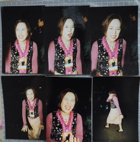 宝咏琴杂志社原5寸老照片16张合售，实物拍摄有现货，要了可以直接下单。 抽屉5-1-053 中文名：宝咏琴 外文名：Teresa、Bo Wing-kam 出生日期：1954年1月24日 逝世日期：2003年4月20日 主要成就 香港爱美高国际集团创始人 香港东华三院首位女主席 社会服务联会执行委员会副主席 出生地：中国香港 原配：刘銮雄