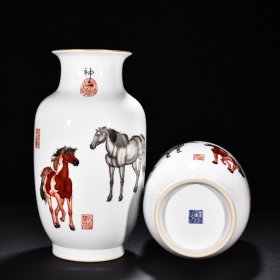 清乾隆郎世宁绘珐琅彩骏马纹灯笼瓶 高34厘米 宽18厘米