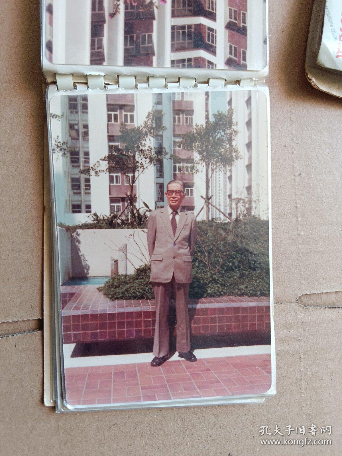 李伯球先生影集80年代老照片（二）。
李伯球先生影集80年代老照片（一）和李伯球先生影集80年代老照片（二）是一个订单，随便拍哪一个都可以。来源地：北京