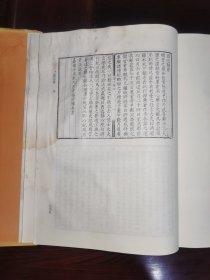 《北京图书馆古籍珍本丛刊.19.史部·传记类》莆陽文獻十三卷.列传七十五卷·据明万历四十四年黄起龙刻本影印、今獻備遺四十二卷.据明万历十一年项氏万卷堂刻本影印、松陵文獻十五卷.据清康熙三十二年潘耒刻本影印、藩獻記四卷·据明万历刻本影印、西巡録一卷.据明嘉靖刻本影印、丙子西征記一卷.据清抄本影印。