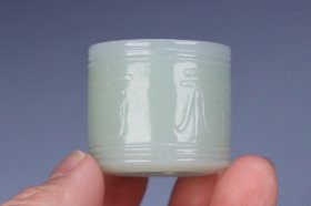 晚清 和田玉吉祥如意纹扳指。 规格:3.1*3.4*2.2cm 重47g