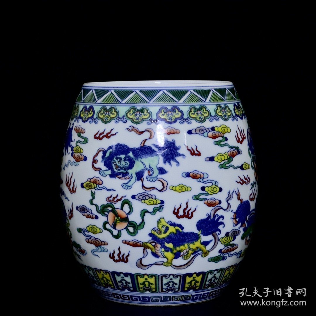 清乾隆斗彩狮子纹罐 19/18厘米