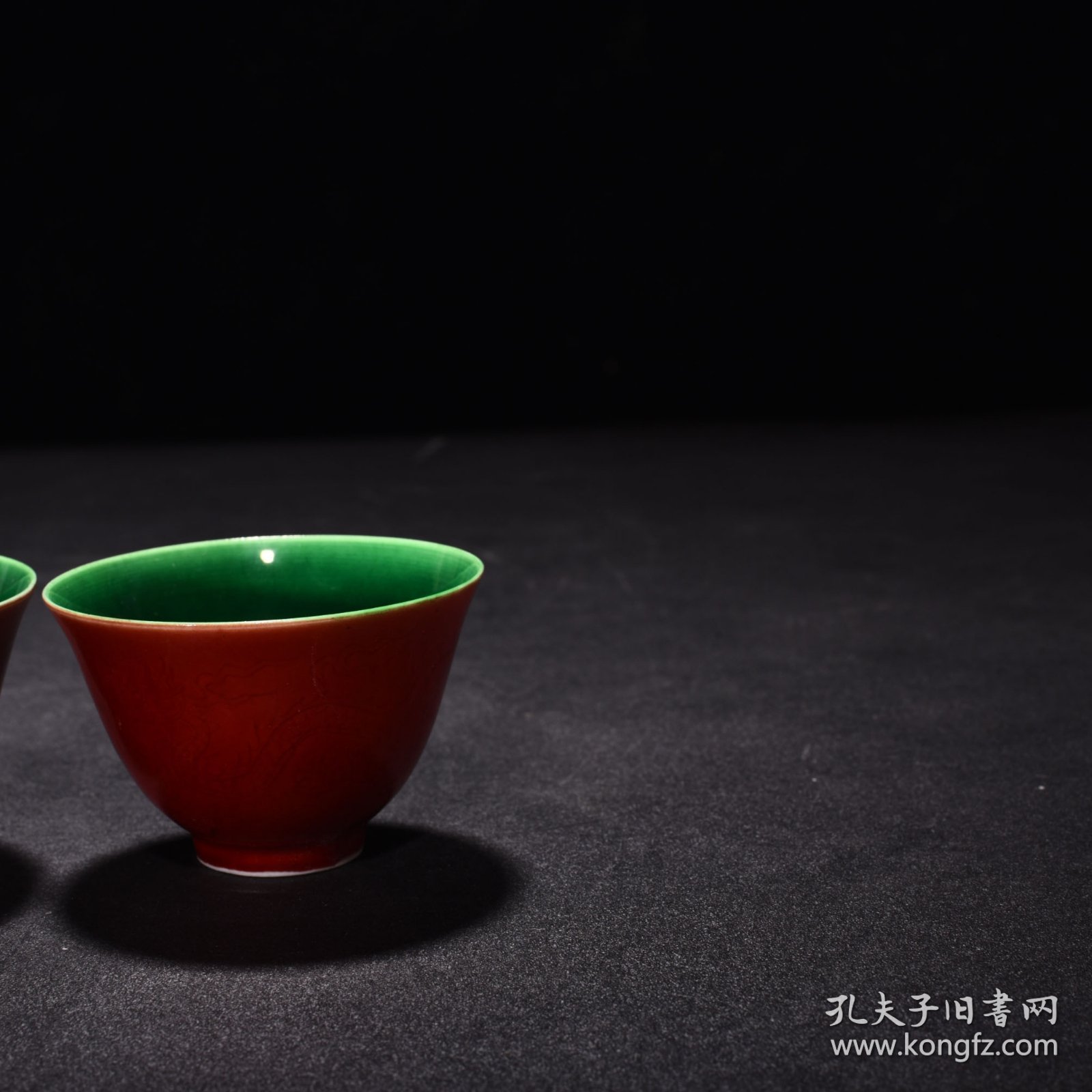 明成化红釉刻龙纹内绿釉杯2 高4.5厘米 宽7厘米