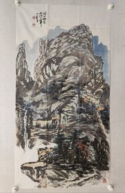 山西著名画家，王如何四尺整纸山水画132*68cm《深山琳宫》，软片。 王如何，1944年生，山西省文史研究馆馆员，山西画院创作部主任，山西省美协山水画学会副会长，山西作家书画研究院院长。（保真书画）