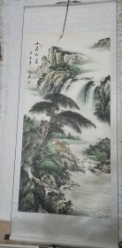手绘山水国画=《山居家人》刘一民：广东美术家协会会员，岭南画派研究院研究院、广东画院一级画师、北京山水画协会会员、北景园明画苑签约画家，已装裱山水画 174*72.5