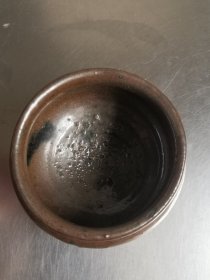 老釉瓷器（紫金釉 鸡心底）口6底3.5高5 cm，完好无损。