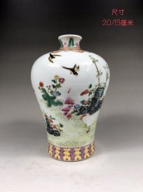 大清乾隆年制粉彩花鸟梅瓶,磨损自然,入釉深邃,刻画细腻逼真,清晰透彻,疏朗分明,布局合理严谨,底部边沿无釉,便于放置,磨损自然,整体施釉均匀饱满,釉层坚硬光润,手感圆滑,纯手工胎,造型端庄周正,敦厚古朴,品相完整,成色如图,