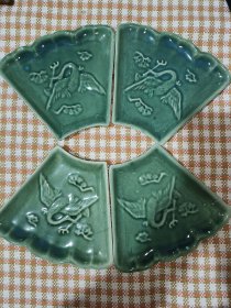 老盘子 绿釉松鹤延年异形盘子 四个合售（有一个有裂纹，见最后一张图片）【老工艺有色差，有微瑕，介意勿拍】