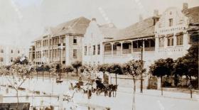 【青岛旧影】抗战时期 青岛太平路亨利样子酒店等建筑 原版老照片一枚